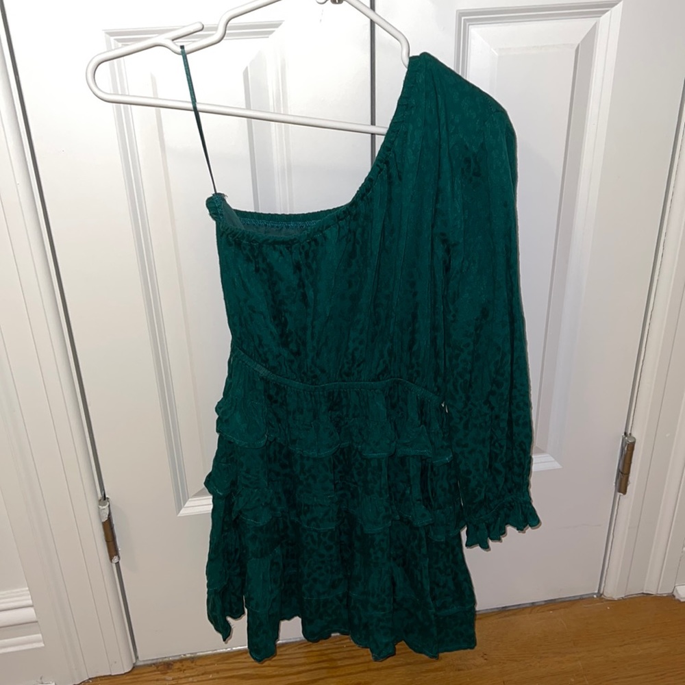 One shoulder green dress